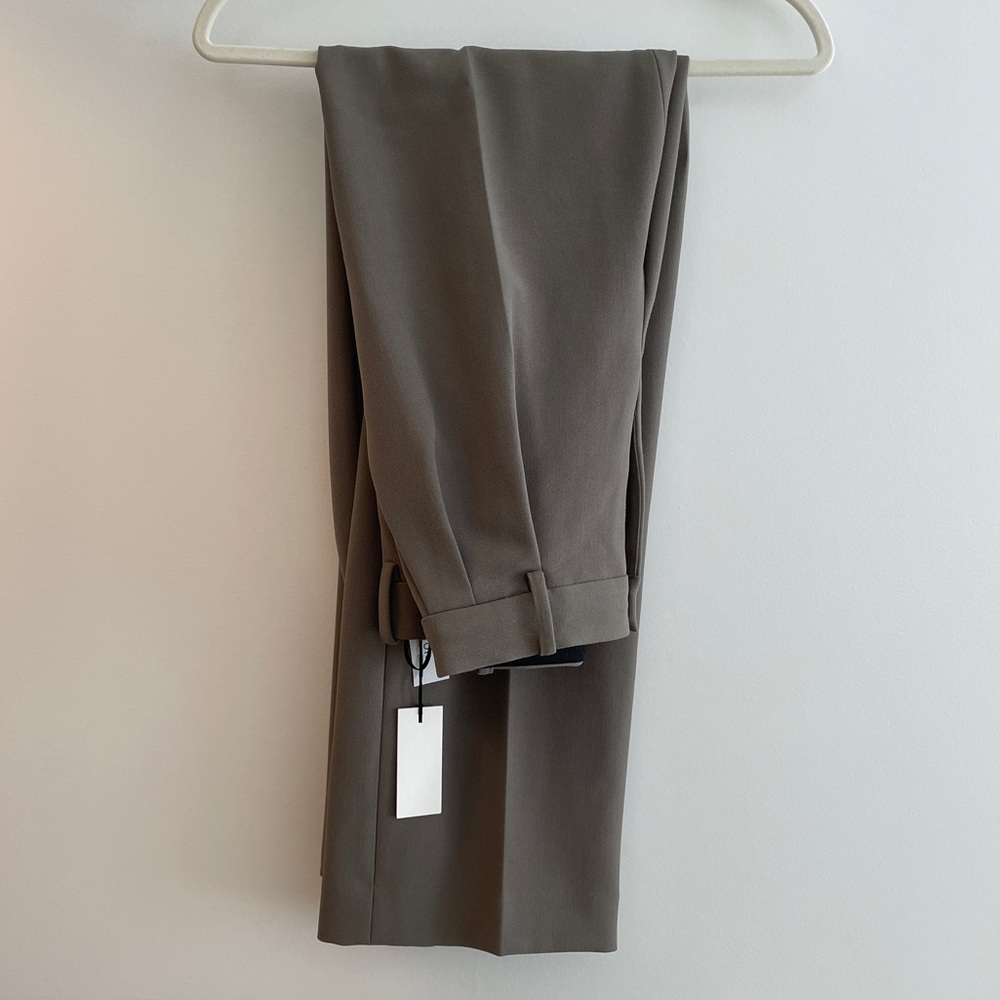Aritzia Babaton Pleated Pant - Picture 5 of 9